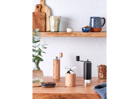 Isen u'select matt black wooden pepper mill with crank handle, 18cm