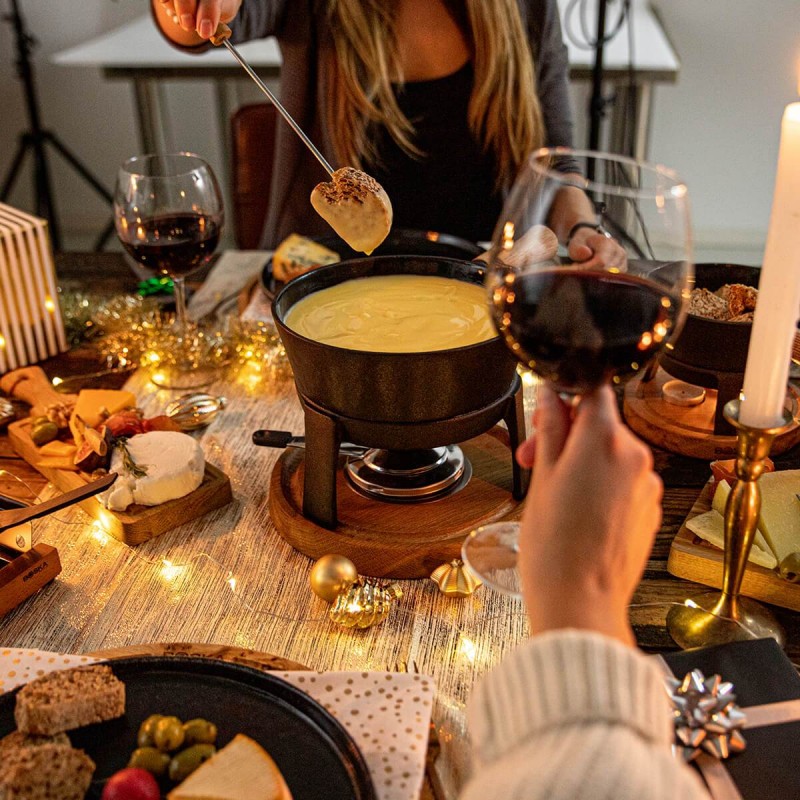 Artestia Ensemble de fondue à fromage en fondue traditionnel suisse en  fonte pour fromage, viande et chocolat (noir mat) : : Cuisine et  Maison