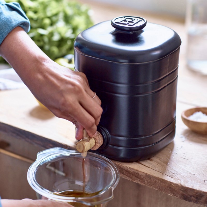 Emile Henry - Vinaigrier en Céramique Noir Mat Truffe 2,5 l - Les Secrets  du Chef