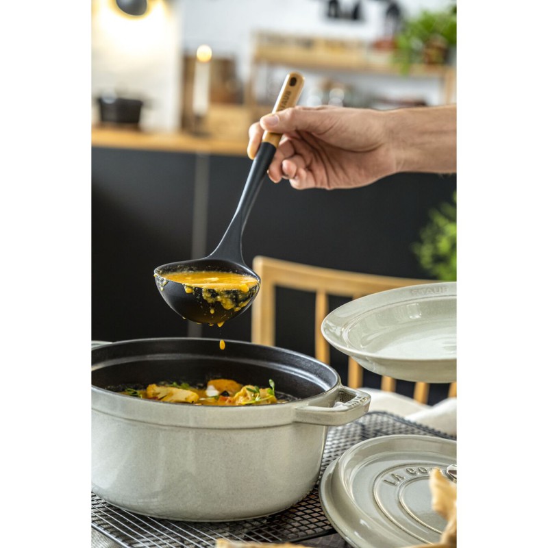 Staub - Louche à Soupe Manche Bois Silicone Noir 31 cm - Les