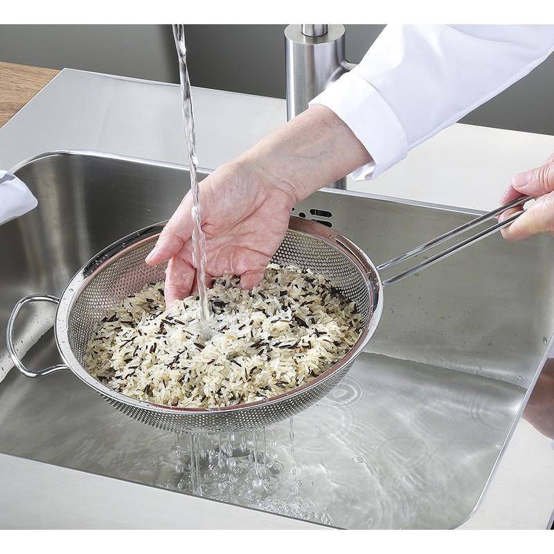 Passoire Plate avec Manche Inox Microperforée 24 cm - Kuchenprofi