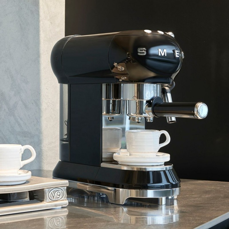 Machine à Café Expresso "Années 50" Compacte Noir ECF02BLEU - Smeg