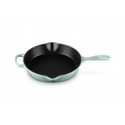Poêle en Fonte Ronde Skillet 26 cm Bleu Sea Salt   - Le Creuset Poêle en Fonte Ronde Skillet 26 cm Bleu Sea Salt   - Le Creuset
