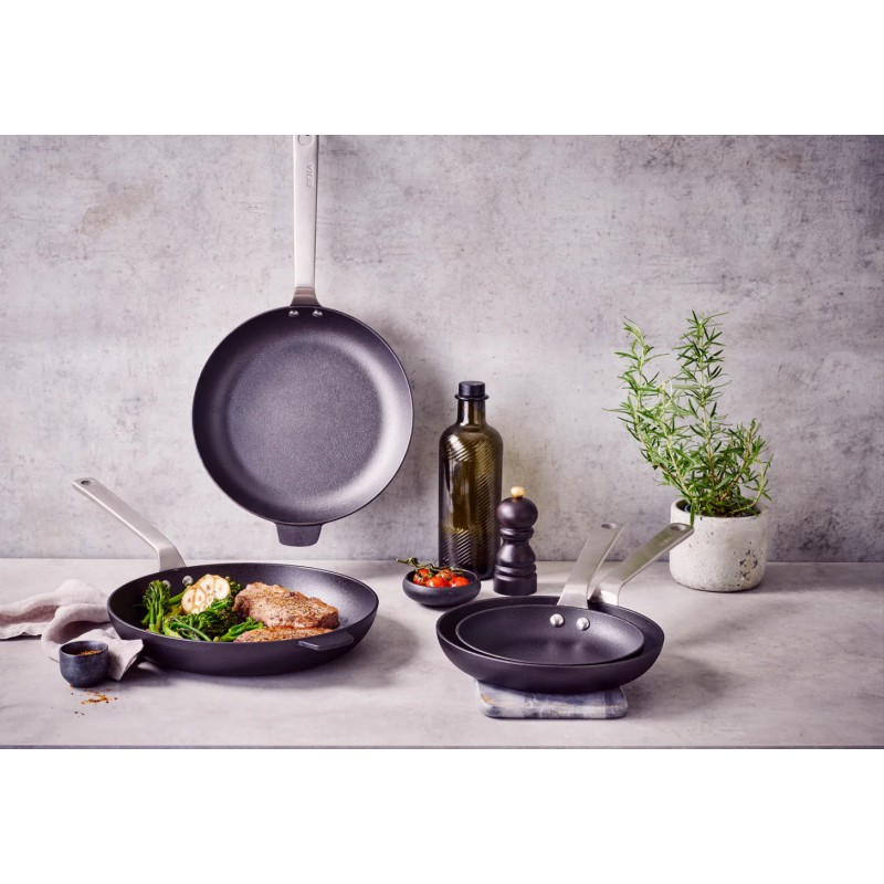 Stark Poêle en Fonte d'Acier Naturelle Non émaillée 28 cm avec Contre-poignée -S - Beka Cookware