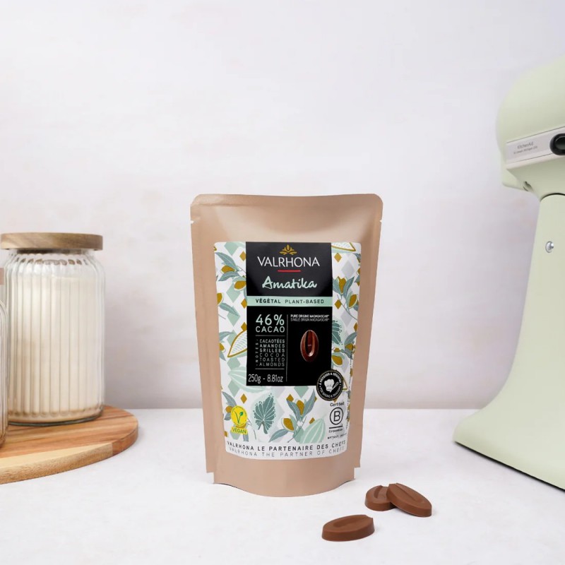 Chocolat au Lait Vegan sans Lactose Amatika 46% Sachet Fèves 250 g - Valrhona