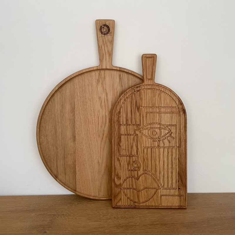 Peppe Planche à Pizza Ronde Chêne avec Poignée 35x2 cm   - Les Planches du Chef