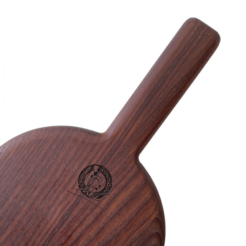 Dominique serveerplank met regenbooghandgreep in essenhout 65×15×1,5 cm - Les Planches du Chef