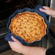 Formidable Plat à Tarte Rond Cannelé Bleu Myrtille 29 cm - Cookut