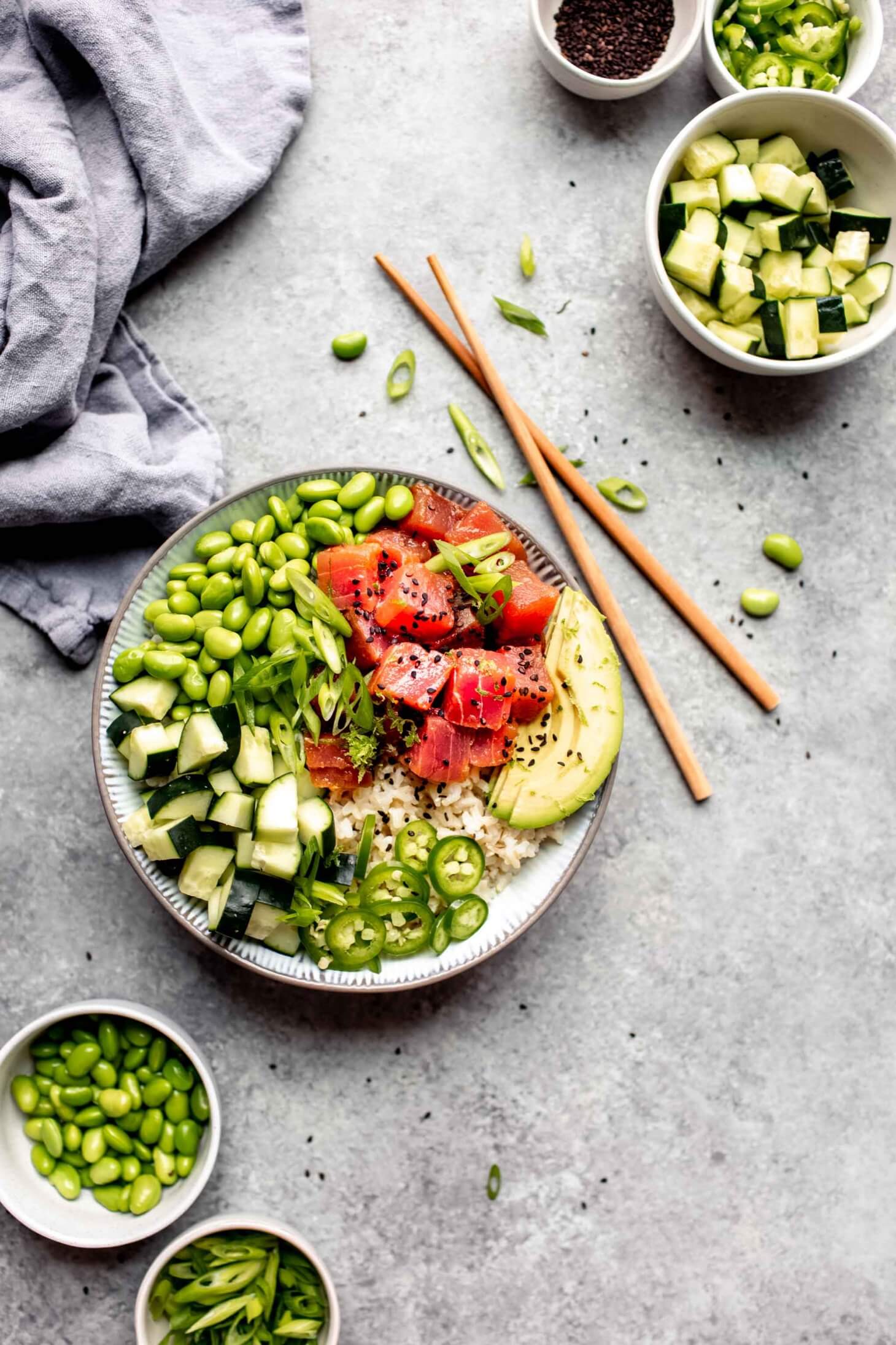 Poke Bowl Thon, Concombre, Avocat & Edamame - Les Secrets du Chef